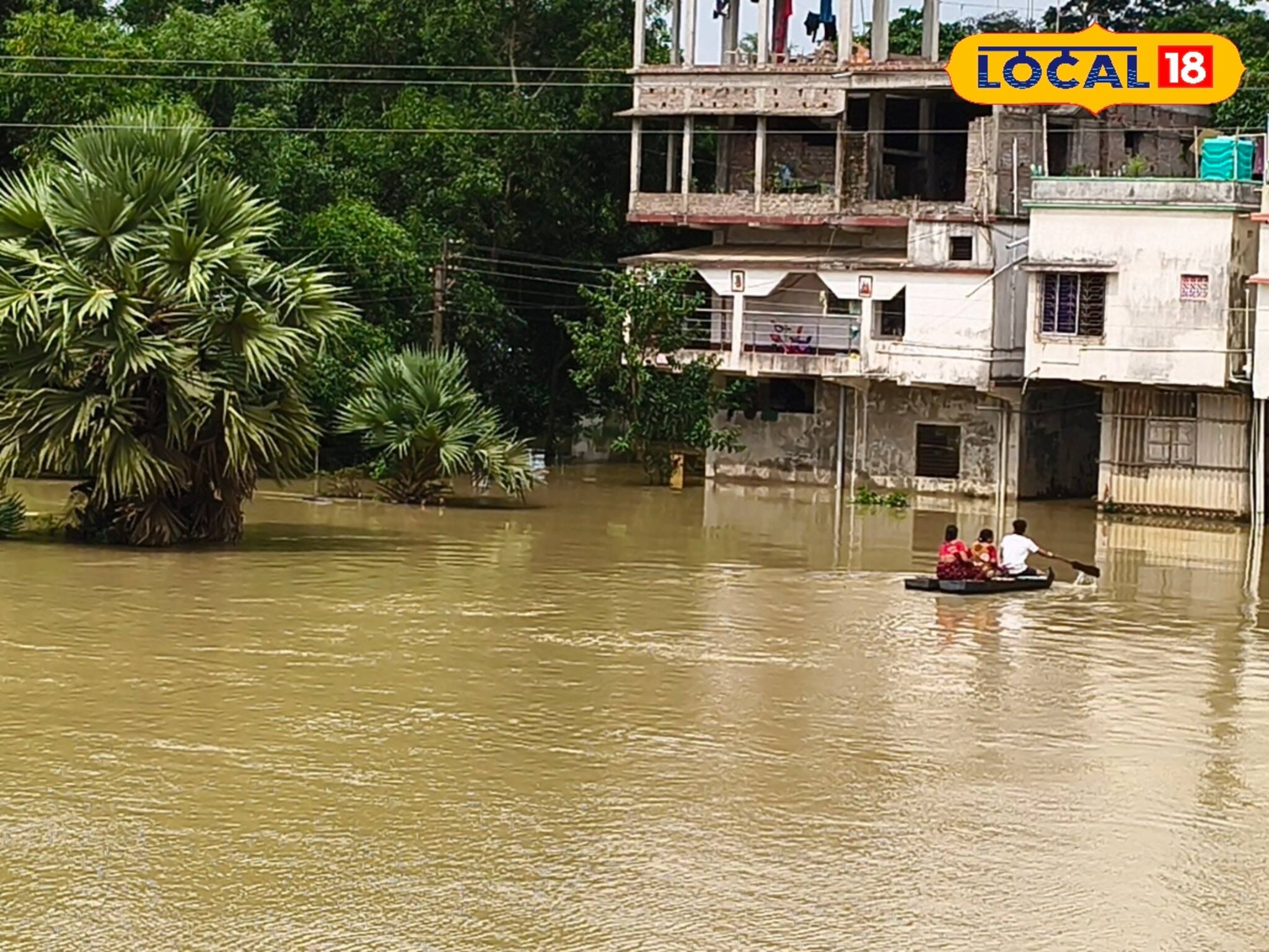 বাড়ছে জল,বাড়ছে দুশ্চিন্তা,কপালে তাই চিন্তার ভাঁজ বানভাসী ঘাটালের মানুষের