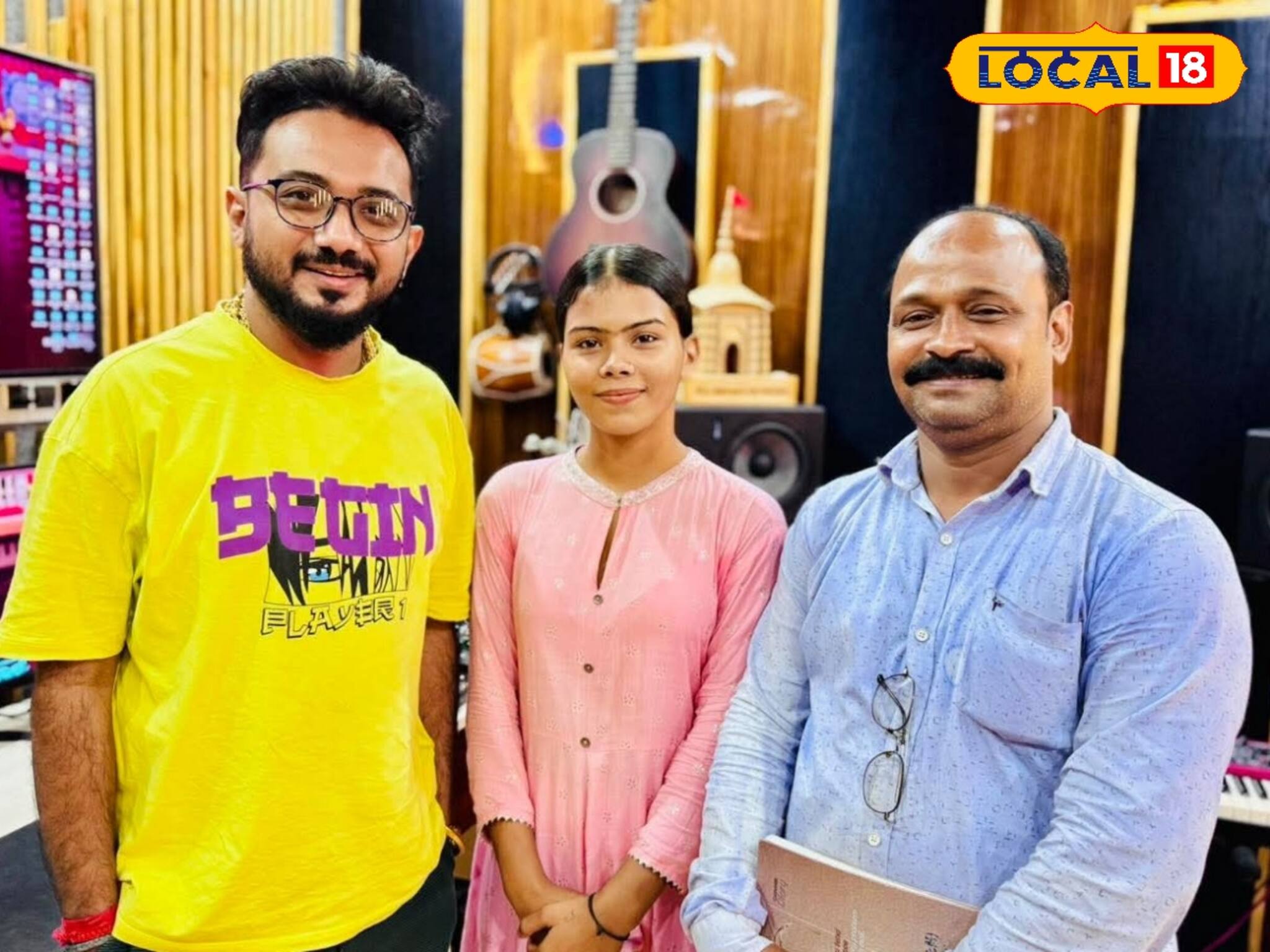 অন্নসংস্থানের জন্য আশৈশব লোকাল ট্রেনে গাওয়া কিশোরী আজ স্টুডিওতে, প্রথম রেকর্ড করলেন গান