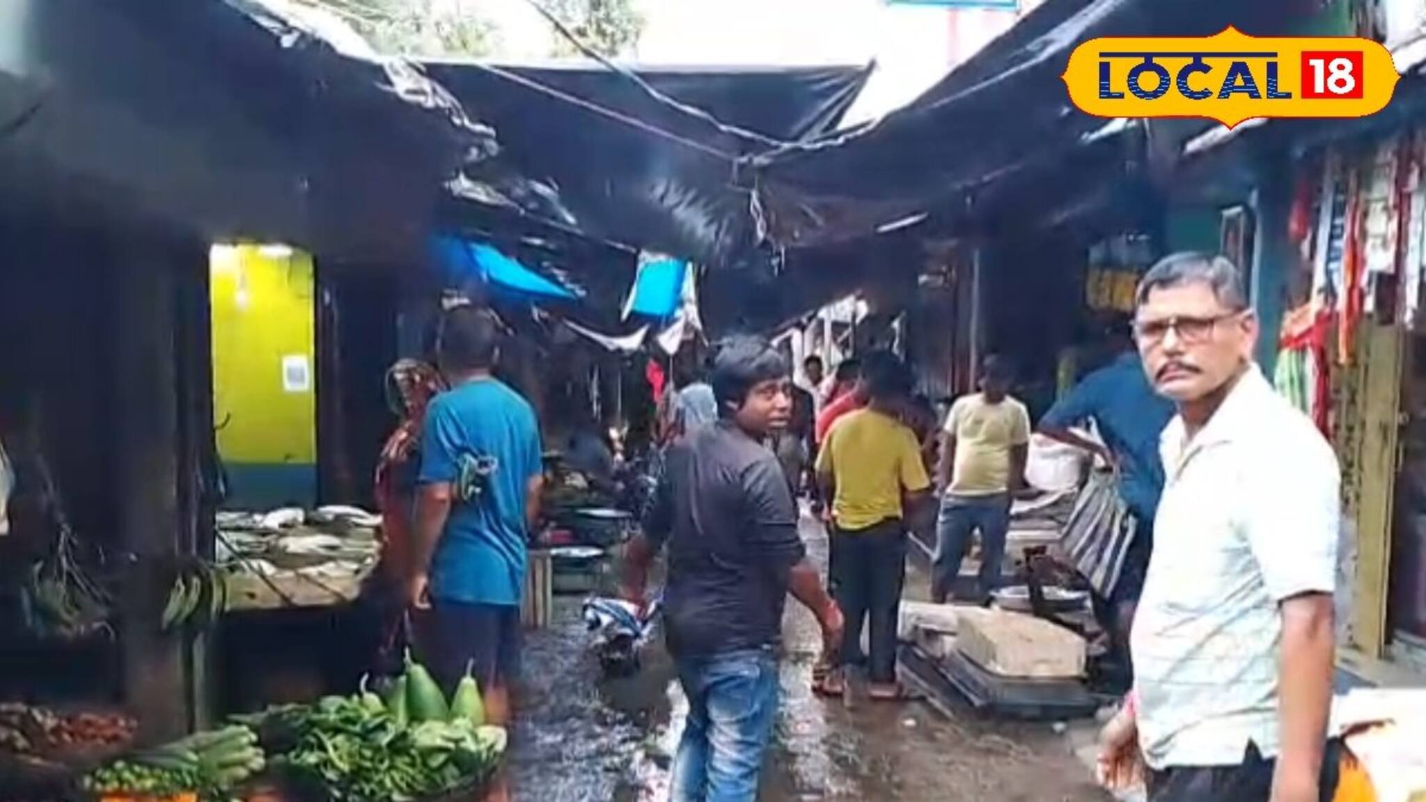 টানা বৃষ্টি, বেহাল নিকাশি ব্যবস্থা...! জলে ভাসছে বাজার, সাংঘাতিক অবস্থা মদনপুরে