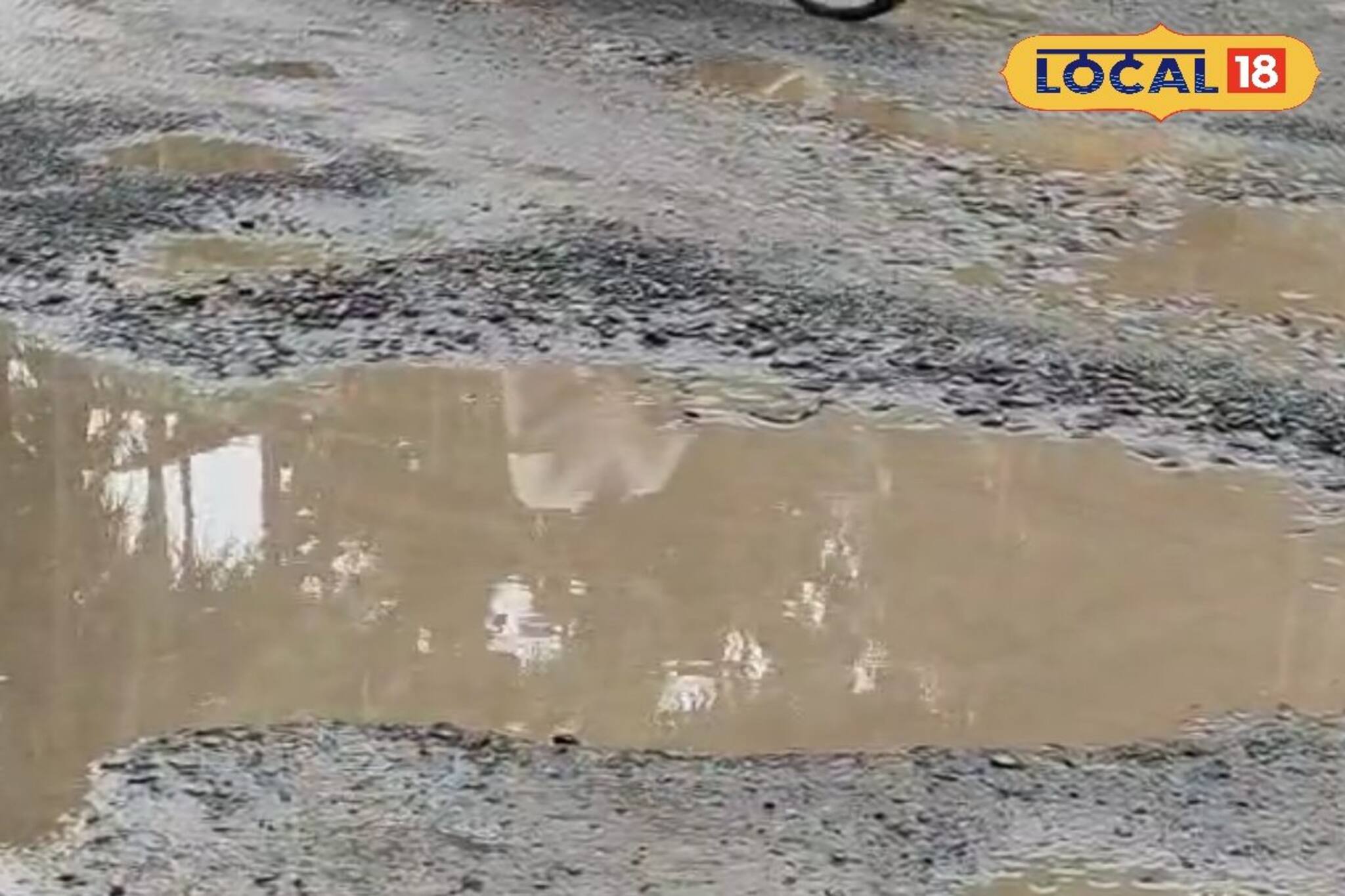 শ্যামনগরের ব্যস্ততম রাস্তার বেহাল দশা! ভোগান্তি এলাকাবাসীর