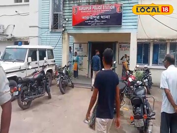অভিযোগ করলেন বারুইপুর থানাতে ওই টোটো চালক