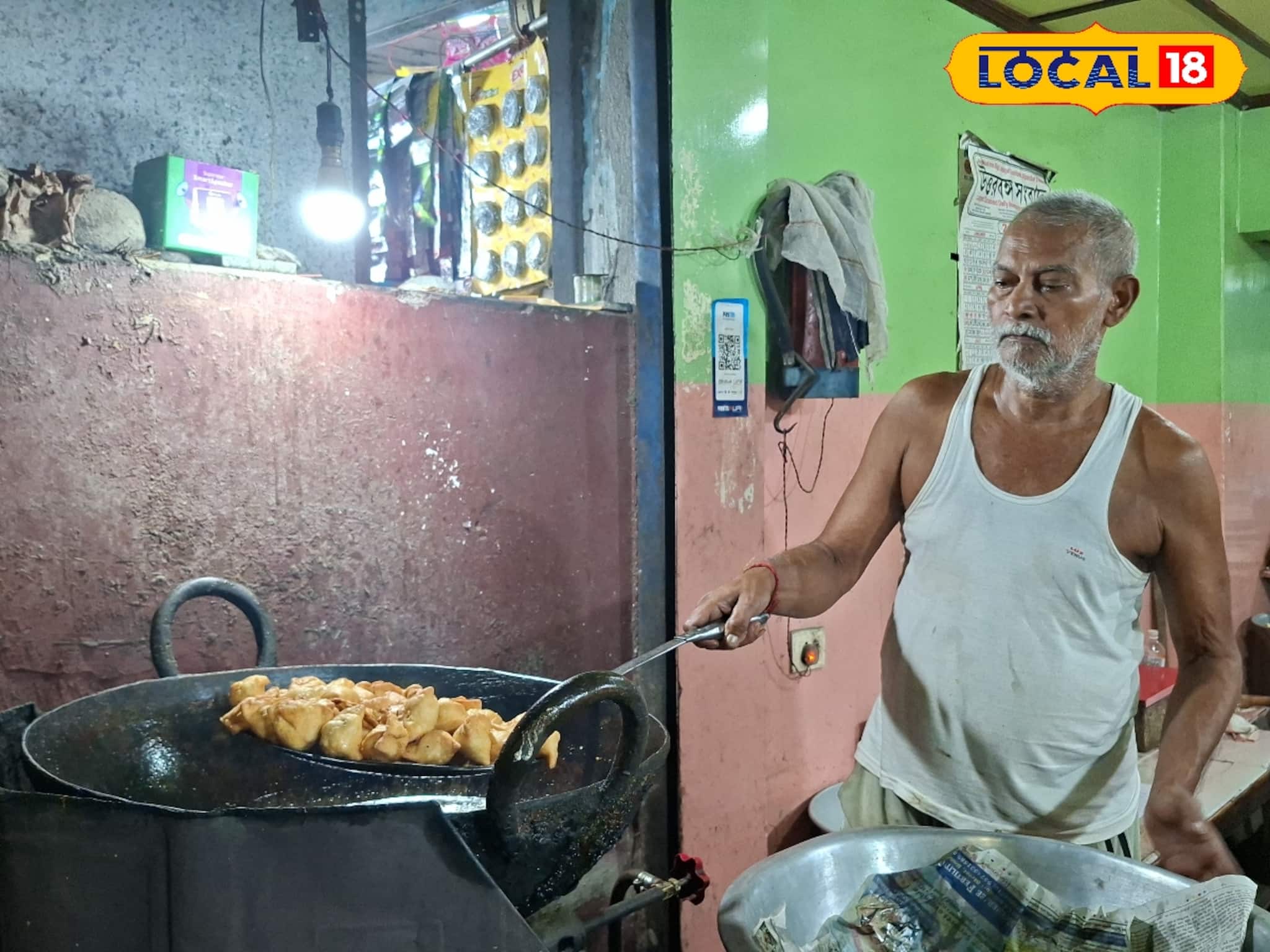 মাত্র ২ টাকায় কচুরি-শিঙাড়া! ৪৫ বছর ধরে বর্ষার সন্ধ্যাকে মুচমুচে করে চলেছেন এই দম্পতি