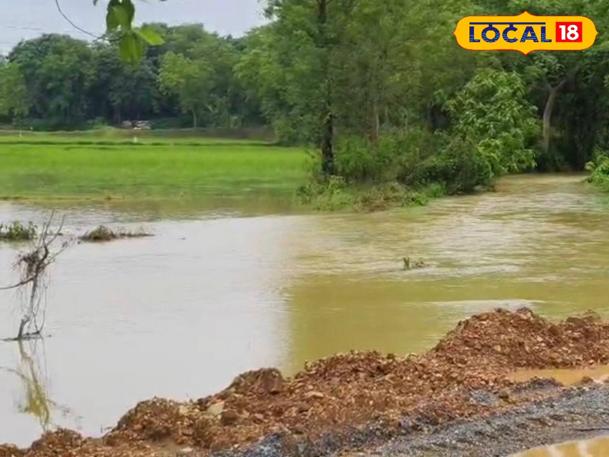 রাস্তা তো নয় যেন নদী...! পারাপারে এখন নৌকার অপেক্ষা