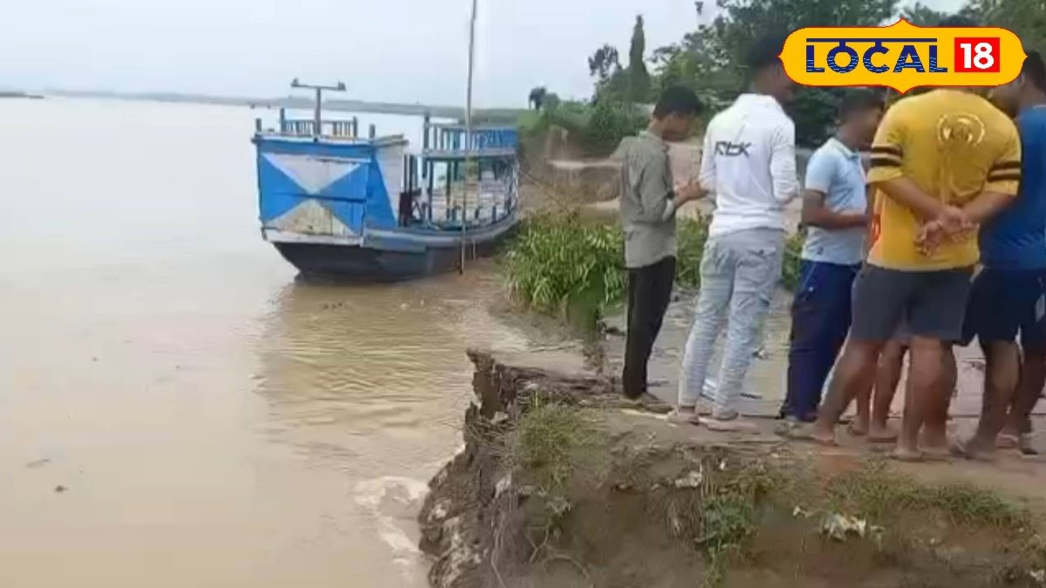ভাগীরথীতে শুরু হয়েছে ভাঙন, অন্যদিকে বাঁধের জল ও বৃষ্টি দুই যাঁতাকল পিষছে চাষিদের