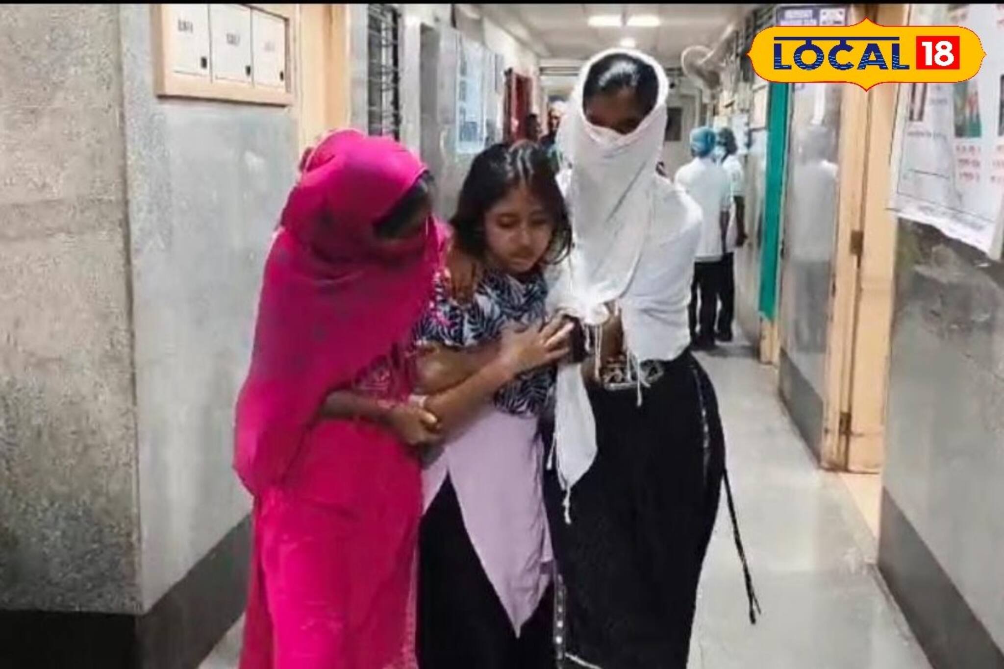 ক্লাসে এমন কী করল শিক্ষক? হাসপাতালে ভর্তি স্কুলের একাধিক ছাত্রী... 'সাংঘাতিক' অভিযোগ