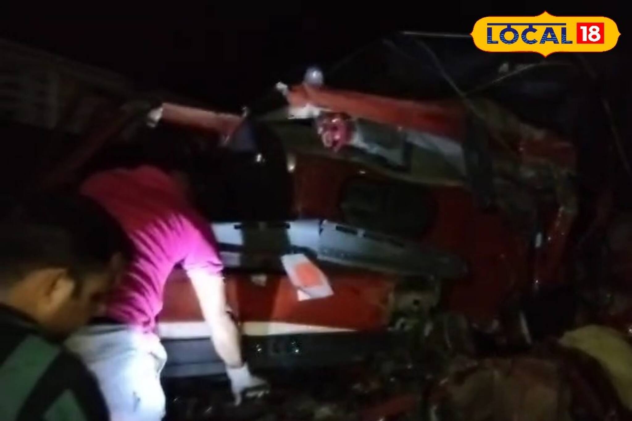 মাঝরাতে দাঁড়িয়ে থাকা গাড়ির পিছনে ধাক্কা মারল মাল বোঝাই ট্রাক! ভয়াবহ দুর্ঘটনায় মৃত ১