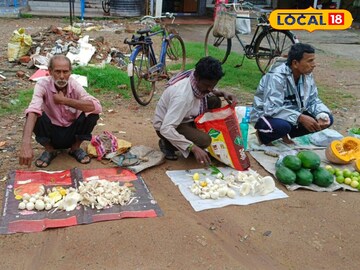 জঙ্গলমহলের ছাতু বিক্রি করছেন বিক্রেতারা