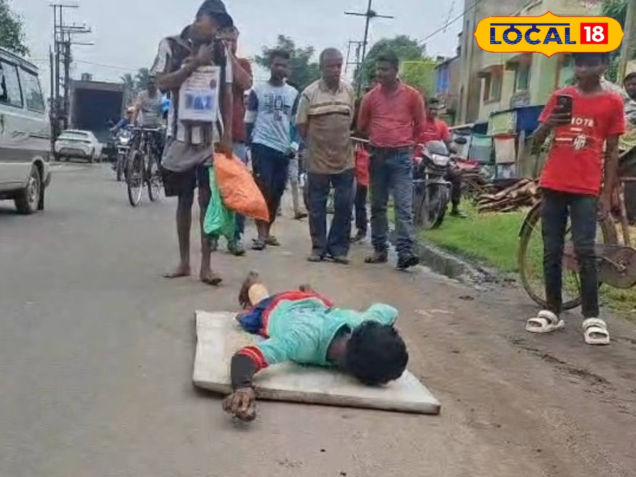 ভাবা যায়...! সাইকেল, পায়ে হেঁটে নয়, দন্ডি কেটে বর্ধমানের যুবকের ২০০০ কিমি যাত্রা