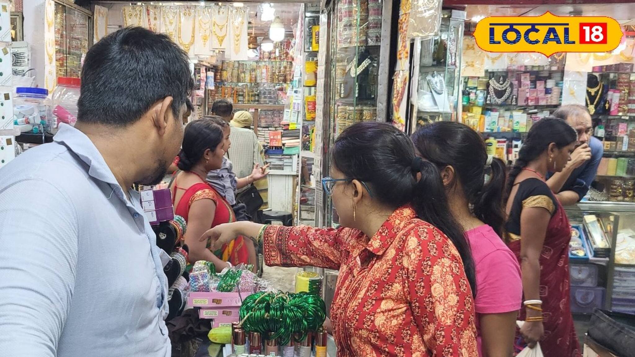 সারা বছর ভাত না জুটলেও,শ্রাবণে ফুলে ফেঁপে ওঠে এঁদের ক্যাশবাক্স! কীসেরব্যবসায় এত লাভ? জানুন