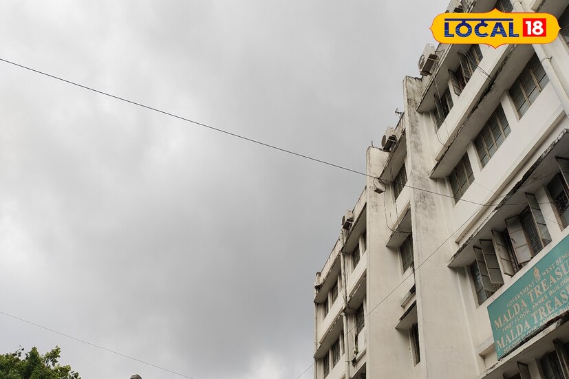 শনিবার দিন মালদহ সহ গৌড়বঙ্গের জেলাগুলোতে সর্বোচ্চ তাপমাত্রা ৩৫ ডিগ্রি সেলসিয়াস ও সর্বনিম্ন তাপমাত্রা ২৭ ডিগ্রি সেলসিয়াসের আশেপাশে থাকবে।