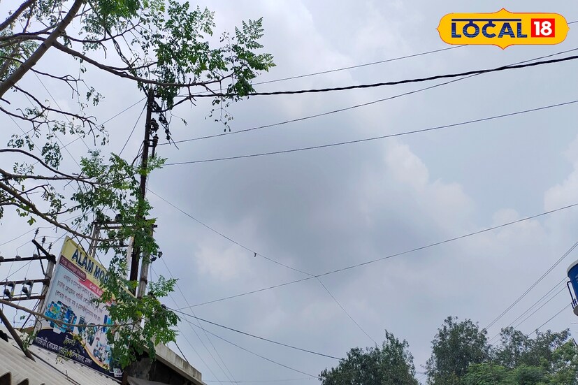শনিবার উত্তরবঙ্গের দার্জিলিং, জলপাইগুড়ি জেলায় কমলা সতর্কতা জারি করেছে আলিপুর আবহাওয়া দফতর। যার ফলে দার্জিলিং এবং জলপাইগুড়ি জেলায় এক বা দুটি জায়গায় ভারী থেকে অতি বৃষ্টিপাতের (০৭-২০ সেমি) সম্ভাবনা রয়েছে।