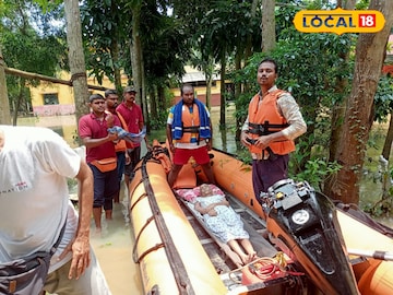 West Medinipur : জলের তলায় রাস্তা, স্পিড বোটে অসুস্থকে হাসপাতালে নিয়ে গেলেন মহকুমা শাসক West Medinipur : জলের তলায় রাস্তা, স্পিড বোটে অসুস্থকে হাসপাতালে নিয়ে গেলেন মহকুমা শাসক