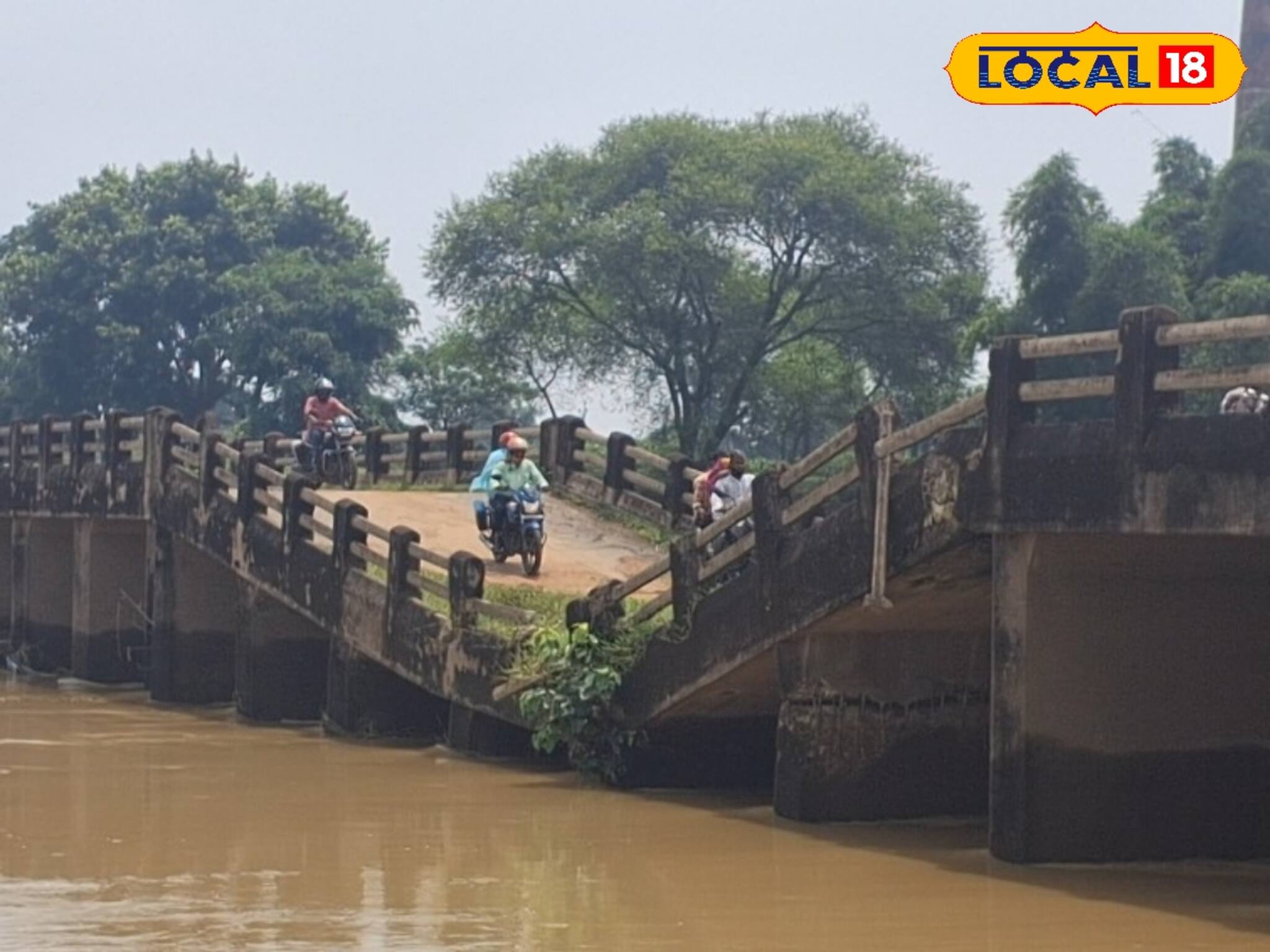রাস্তাতেই লুকিয়ে 'মরণফাঁদ'! না দেখলেই পা ফেললেই চরম বিপদ, বাড়ছে জীবনের ঝুঁকি
