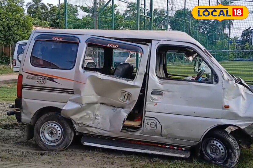 জানা গেছে, হাওড়া থেকে একগুচ্ছ যাত্রী নিয়ে একটি মারুতি ইকো গাড়ি যাচ্ছিল মালঞ্চের দিকে। পথে পেট্রোল পাম্প পার হওয়ার কিছুক্ষণের মধ্যেই মালঞ্চ কালিতলার কাছে গিয়ে আচমকাই গাড়ির চালক নিয়ন্ত্রণ হারিয়ে ফেলে। নিয়ন্ত্রণহীন গাড়িটি ধাক্কা মারে রাস্তার পাশের একটি বাড়ির গায়ে।