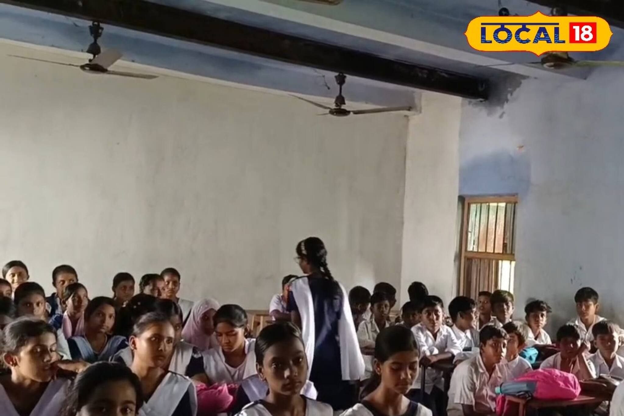 বজ্রপাতের কোপ! রাজনগর স্কুলে ১৮ ফ্যান বিকল, গরমে হাঁসফাঁস অবস্থা পড়ুয়াদের