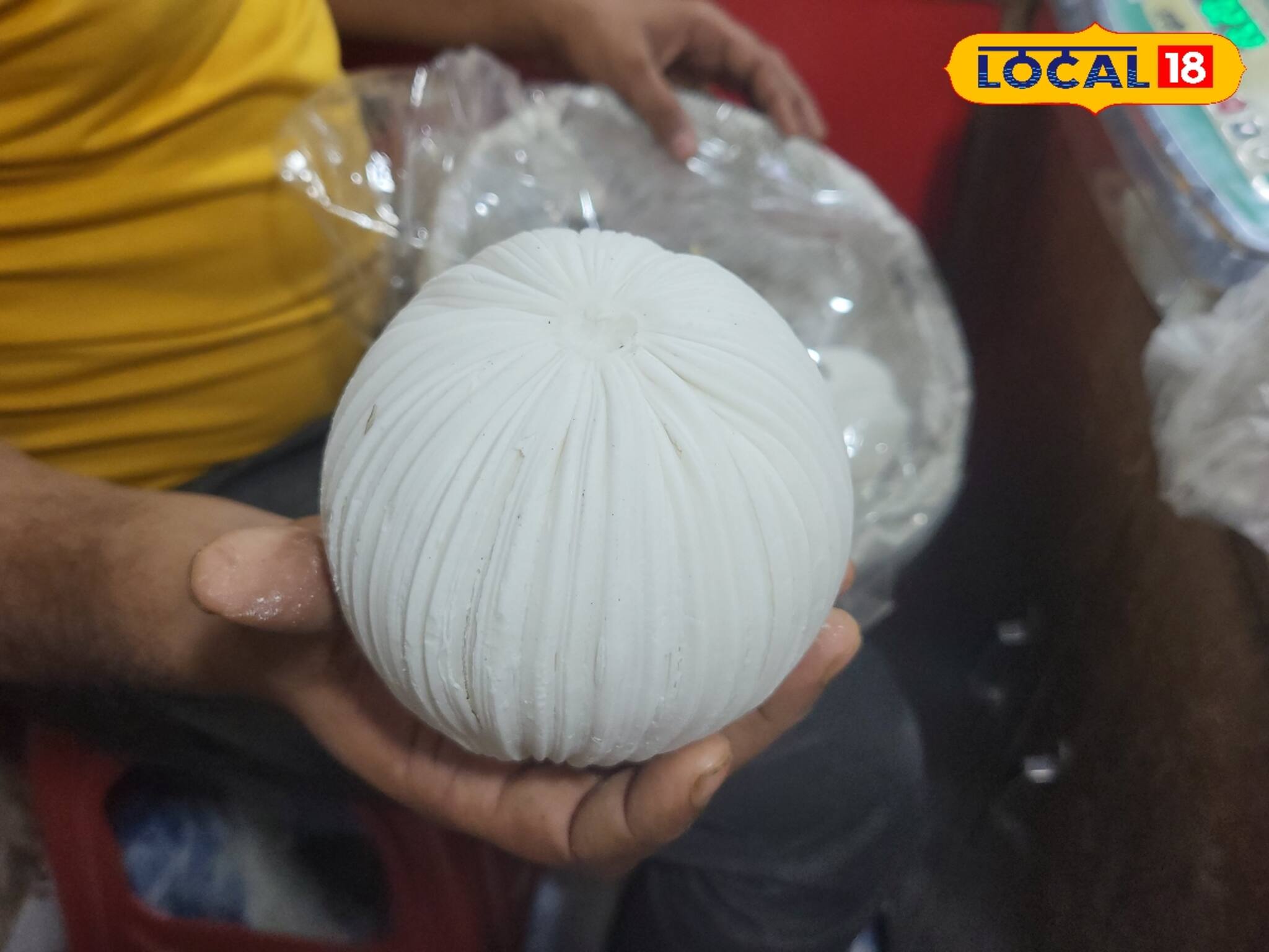 একটা গোটা কদমা এক হাতে তুলতে পারবেন না!এতটাই বেশি ওজন, জেনে নিন কোথায় পাবেন এই মিষ্টি?