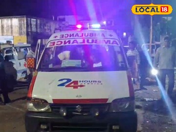 দুর্ঘটনার কবলে পিকআপ ভ্যান দুর্ঘটনার কবলে পিকআপ ভ্যান