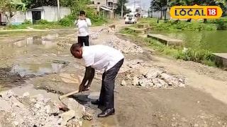 কোদাল হাতে পঞ্চায়েত প্রধান 