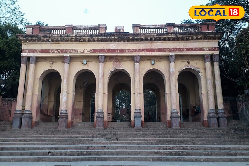 পানিহাটি বারো মন্দির ঘাট : হরিশ চৌধুরী দত্ত রোড, ভবানীপুর, পানিহাটিতে। প্রতিষ্ঠাতা- নবীন চন্দ্র দত্ত, প্রায় ২০০ বছর আগে পিতা হরিশ চন্দ্র দত্তের স্মরণে। ১২টি শিব মন্দির এবং আশেপাশের বাগানে রয়েছে অসংখ্য সুন্দর ভাস্কর্য। ১৯২৪ সালে কলকাতা বন্দর কমিশনার কালনা থেকে গঙ্গাসাগর পর্যন্ত গঙ্গার জরিপের পর এই ঘাটটির কথা উল্লেখ করেন - 