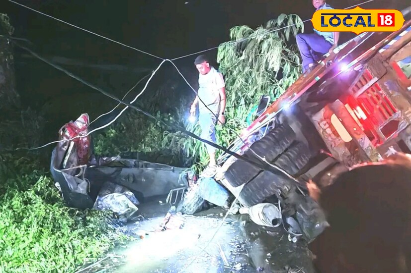 জানা গিয়েছে কাকদ্বীপের দিক থেকে নামখানার দিকে যাওয়া টোটো ও ৪০৭ গাড়ির মুখোমুখি সংঘর্ষে এই ঘটনা ঘটেছ। এই ঘটনার পর উদ্ধার কাজে হাত লাগায় স্থানীয় বাসিন্দারা।