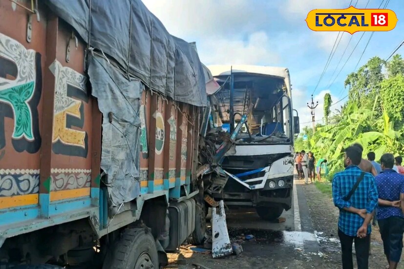 কাকদ্বীপের কামারেরহাট এলাকা কাশীনগরের কাছে ঘটা ওই ঘটনায় আতঙ্কিত হয়ে পড়েছিলেন সকলেই। তারপর আবার এই ঘটনা ঘটেছে জাতীয় সড়কেই।