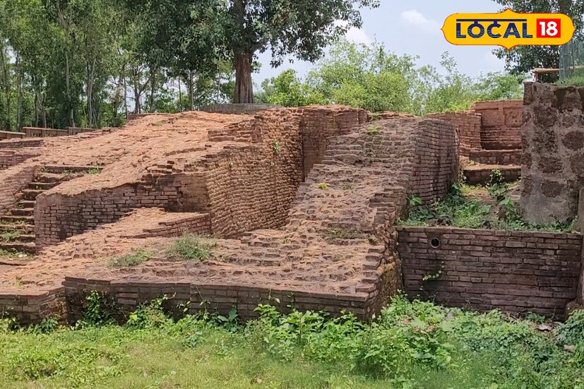রাজা বিক্রমাদিত্যের কন্যা সখীসেনার অধ্যয়নের জায়গা ছিল এটি। সেখান থেকে এই নাম এসেছে বলে মনে করা হয়। মোগলমারির এই প্রত্নক্ষেত্র একটি পাঠশালা বলে মনে করা হয়।