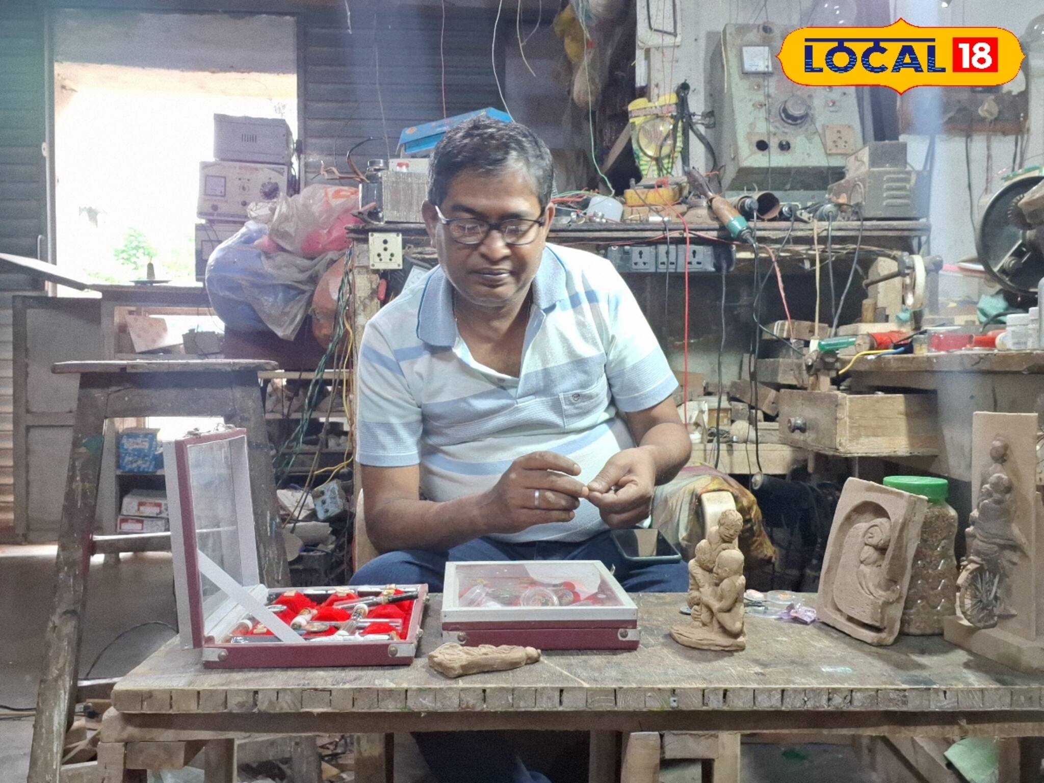 নামেই ইলেকট্রিক মিস্ত্রি, বাকিটা ইতিহাস...! দোকানে বসে বসে যা করেন, জানাজানি হতেই...