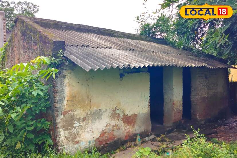 গোপন সূত্রে খবর পেয়ে দুবরাজপুর থানার পুলিশ হানা দেয় সাতকেন্দুরী মোড়ের এক বাড়িতে। বাড়ির ভেতরেই মজুত ছিল শতাধিক বস্তা রাসায়নিক সার। ভেতরের চিত্র দেখে স্তব্ধ হয়ে যান আধিকারিকরা।