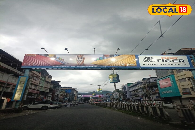 কয়েকদিন ধরেই হাঁসফাঁস গরমে নাজেহাল দশা হয় রাজ্যবাসীর। তবে উত্তর বঙ্গোপসাগরে তৈরি হয়েছে ঘূর্ণাবর্ত। ফলে ওই এলাকায় একটি নিম্নচাপ অঞ্চলও ঘনীভূত হচ্ছে। এসবের জেরে ফের ঝড়বৃষ্টি শুরু হয়েছে বঙ্গে। উত্তর ও দক্ষিণ দুই বঙ্গেই রয়েছে বৃষ্টির পূর্বাভাস রয়েছে। 