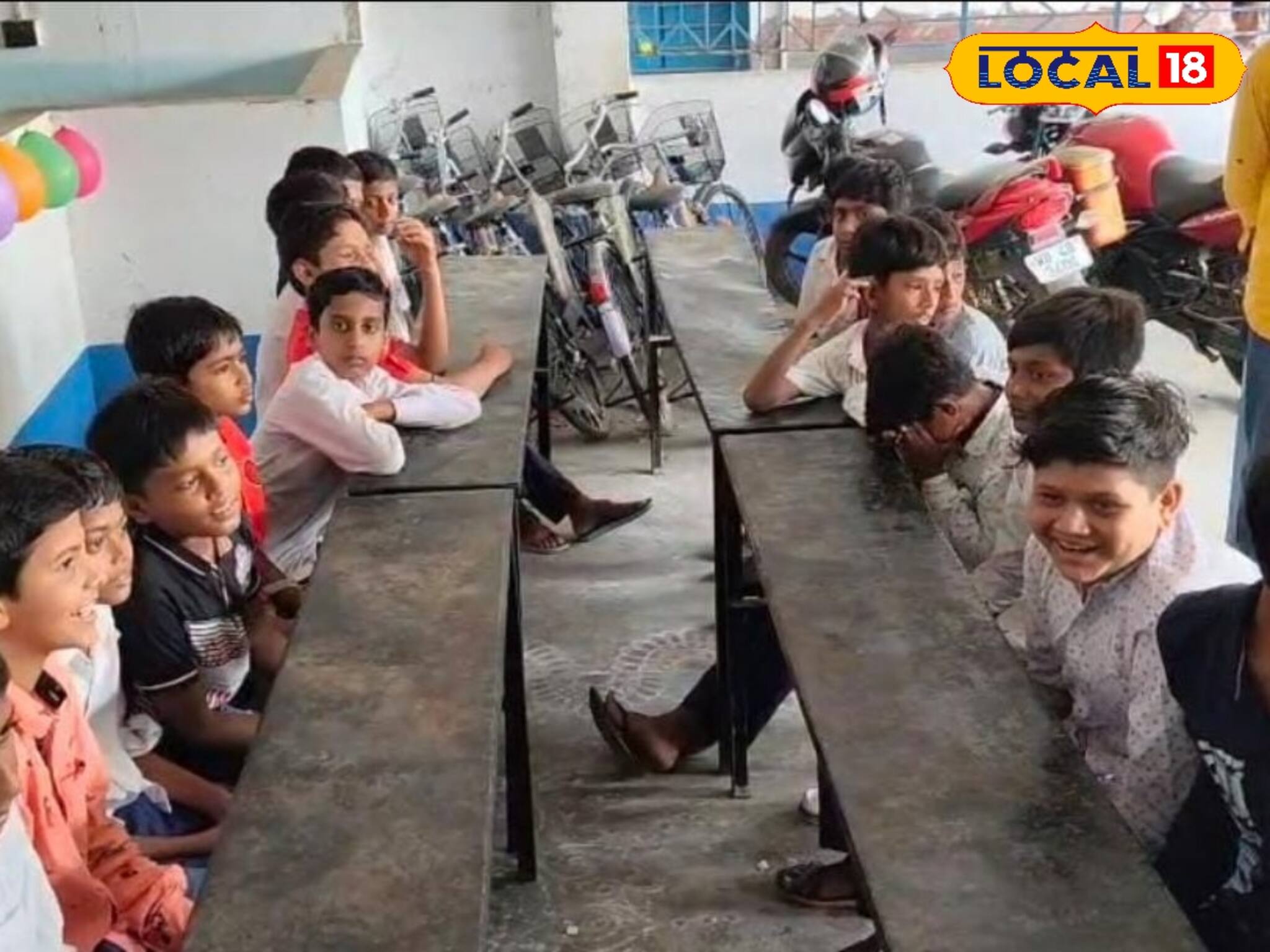 স্কুল চত্বরে জন্মদিন পালন ছাত্র ছাত্রীদের,আসল কারণ অবাক করবে আপনাকে