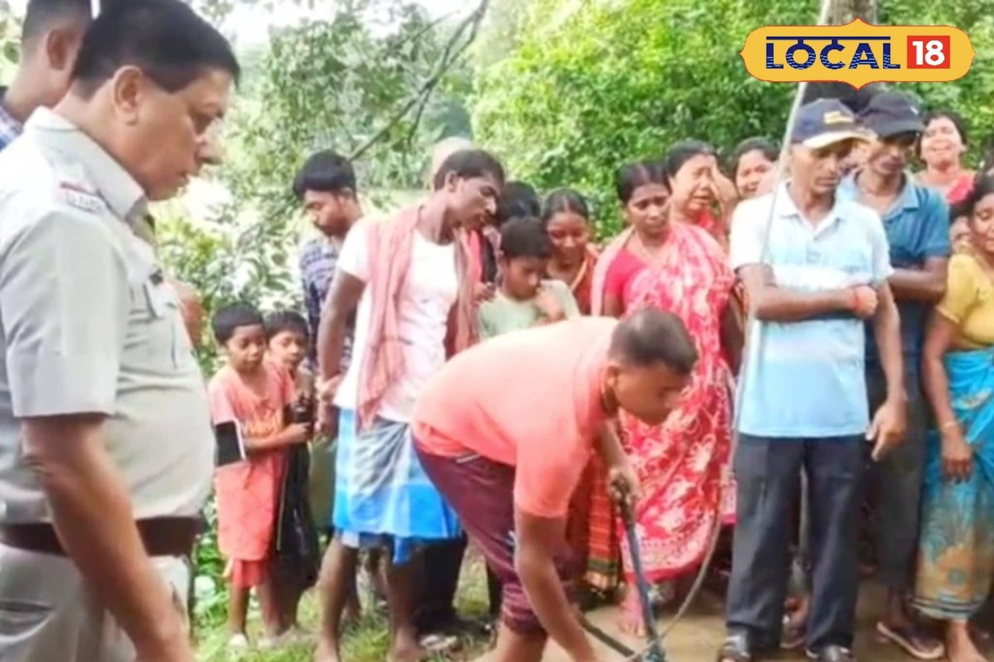 বিদ্যুতের তার গলায় পড়তেই! শ্মশান থেকে দাহ করার পথেই  করুণ পরিণতি!