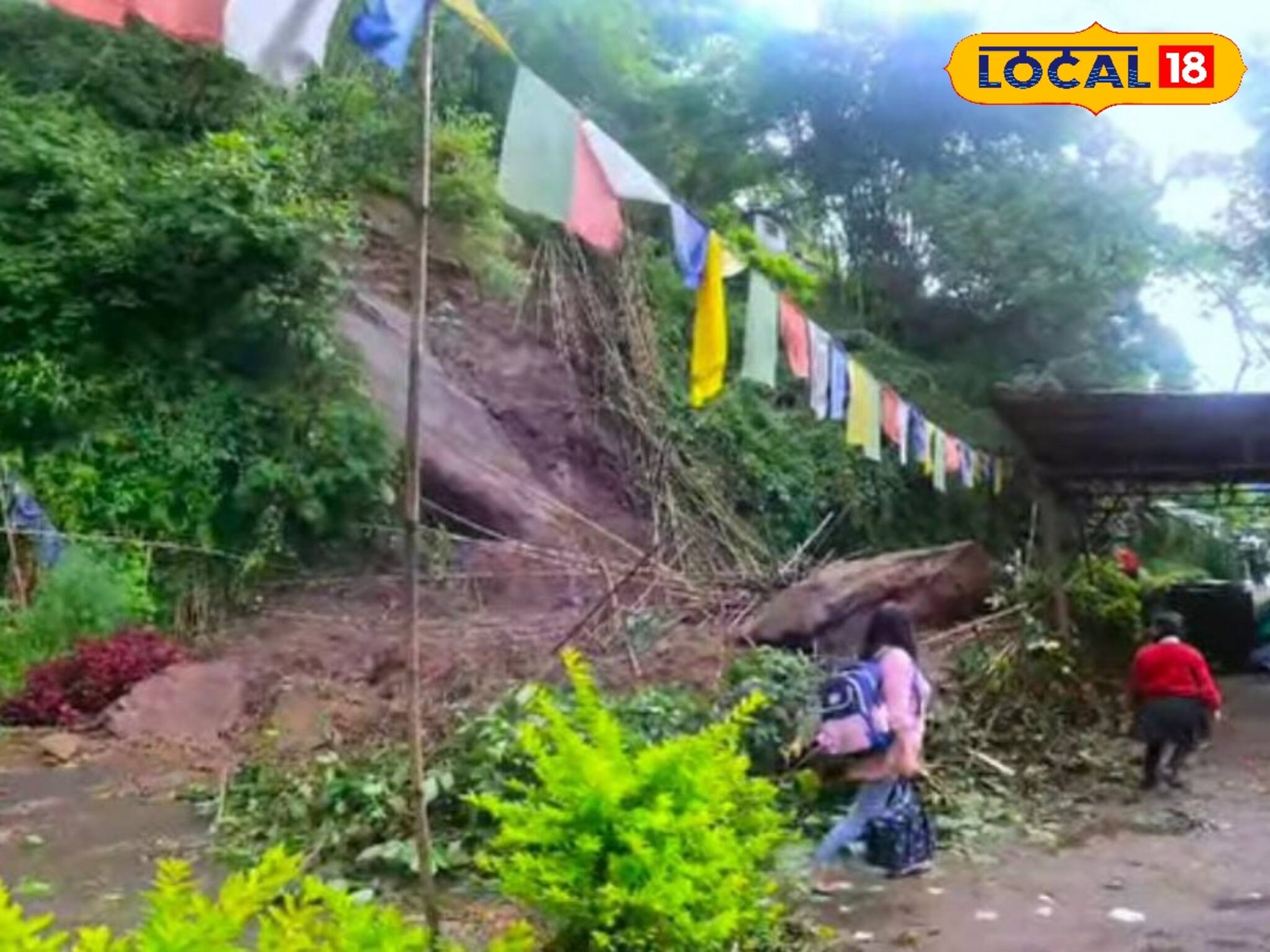 আকাশভাঙা বৃষ্টিতে ফুঁসছে তিস্তা! টানা বৃষ্টিতে তারখোলায় ভয়ঙ্কর ধস! বন্ধ বাংলা-সিকিম রাস্তা