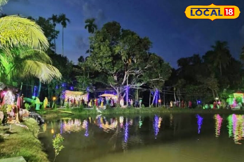 *বসিরহাটের ঘোষবাড়ি উদ্যান এখন অনেকেরই প্রিয় বিকেলের গন্তব্য। এখানে তৈরি হয়েছে ঝিল, যেখানে বোটিং করার সুবিধা রয়েছে। বিকেলের পর এলাকাটি ছোটো মেলার রূপ নেয়। বাচ্চাদের খেলার জায়গা, স্টল, আর পাহাড়ি আদলের কটেজ—সব মিলিয়ে ছুটির দিনে এক জমজমাট পরিবেশ।