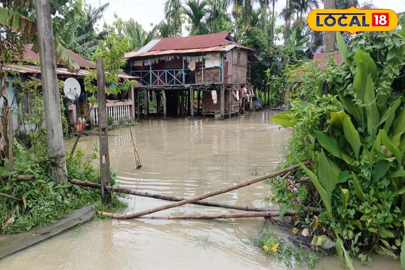 বুধবার সকাল ৮টা থেকে গজলডোবা তিস্তা ব্যারেজ থেকে ১৭৬২.৫৩ কিউসেক জল ছাড়া হয়েছে। সেচ দফতরের পক্ষ থেকে জানানো হয়েছে, প্রয়োজন অনুযায়ী দফায় দফায় জল ছাড়া হচ্ছে। এর ফলে তিস্তায় জলস্ফীতি অব্যাহত। 