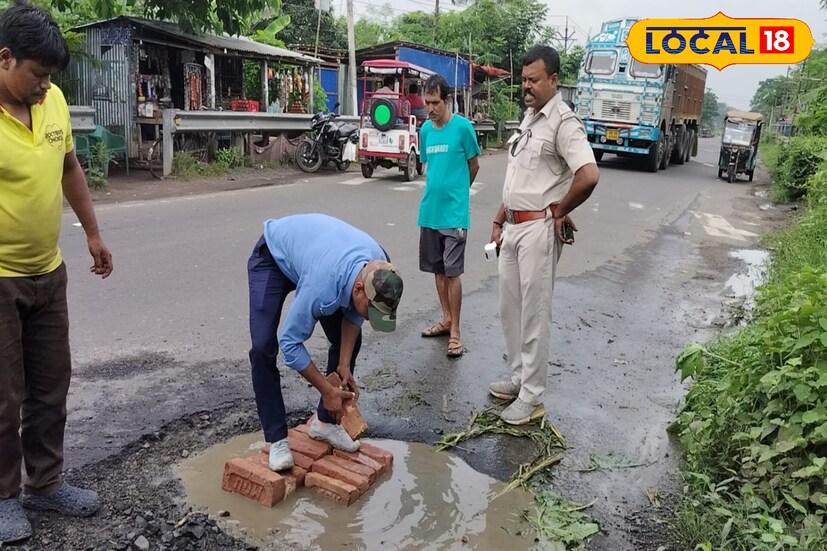 সকাল থেকেই জনসাধারণের সুবিধার্থে রাস্তাটি মেরামতের কাজে এগিয়ে আসেন নাদনঘাট থানার ট্রাফিক ওসি মানস অধিকারী এবং এক সিভিক ভলেন্টিয়ার বকুল মুন্সি। এই দুজন তৎপরতার সঙ্গে নিজেরাই হাতে কোদাল তুলে নিয়ে রাস্তা মেরামতের কাজে লেগে পড়েন। 