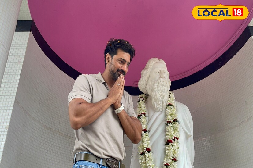 ঘাটাল কলেজে মনীষীদের গলায় মাল্যদান করলেন দেব। 