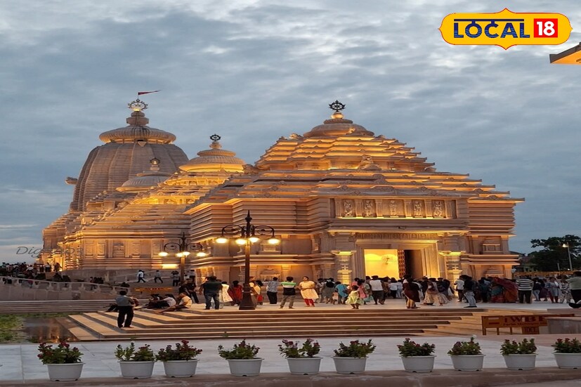 *দিঘা জগন্নাথ ধাম সূত্রে খবর, দিঘার জগন্নাথ ধামে শুরু হওয়া এই ঝুলন উৎসব চলবে ৯ অগাস্ট পর্যন্ত। প্রতিদিন বিকেল চারটে থেকে রাধা মদনমোহনের মূর্তি মন্দিরের দোলনার সামনে নিয়ে এসে পালন করা হচ্ছে এই ঝুলন উৎসব। গাছ-গাছালি ও ফুলে সজ্জিত এই দোলনায় রাধা কৃষ্ণের ঝুলন যেন তৈরি করেছে এক অপরূপ প্রেমের বন্ধনের।