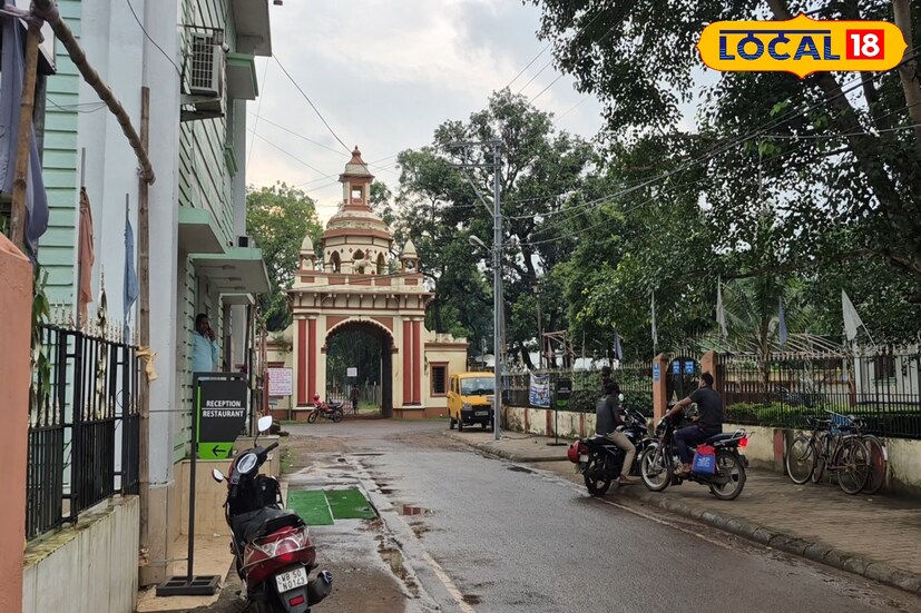 বিশেষ সূত্রে খবর, আগামী ৬ই আগস্ট বিকেলে ঝাড়গ্রামে এসে পৌঁছবেন মুখ্যমন্ত্রী। জেলা প্রশাসনের পক্ষ থেকে আটোসাটো নিরাপত্তার ব্যবস্থা করা হচ্ছে গোটা ঝাড়গ্রাম শহর জুড়ে। 