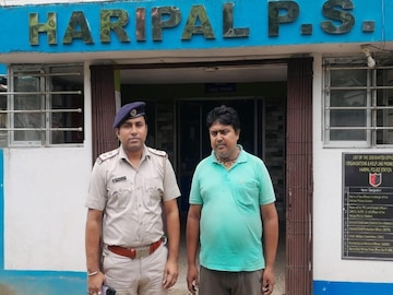 স্কুল শিক্ষককেই গ্রেফতার করল পুলিশ৷