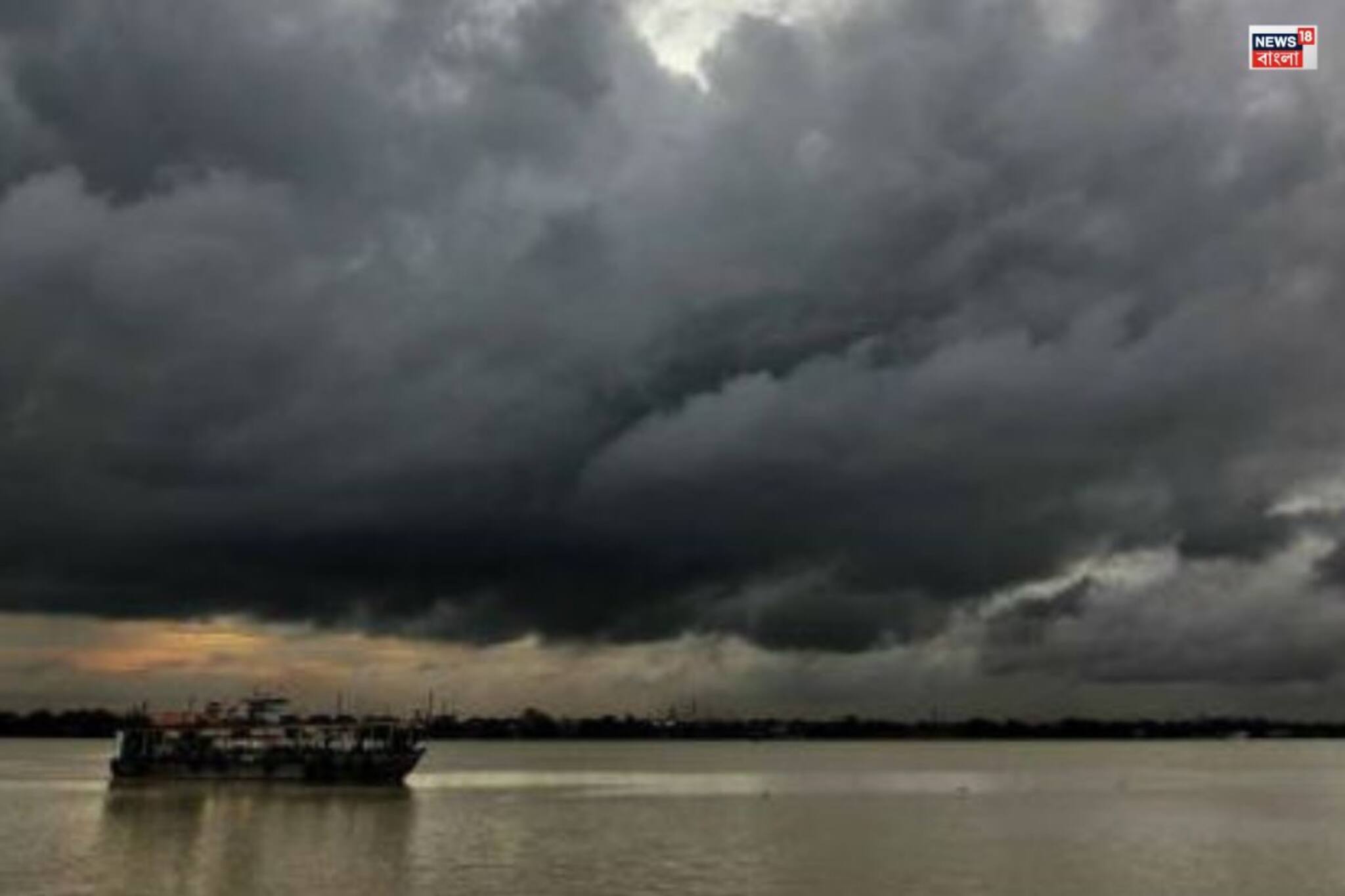আর ২ঘণ্টায় শুরু তাণ্ডব! বজ্রবিদ্যুৎ-সহ ঝেপে ঝড়বৃষ্টি দক্ষিণবঙ্গের ৩ জেলায়!