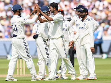 IND vs ENG 3rd Test: ৬ উইকেট হারিয়ে ধুঁকছে ইংল্যান্ড, লর্ডসেও জয়ের গন্ধ পাচ্ছে টিম ইন্ডিয়া IND vs ENG 3rd Test: ৬ উইকেট হারিয়ে ধুঁকছে ইংল্যান্ড, লর্ডসেও জয়ের গন্ধ পাচ্ছে টিম ইন্ডিয়া