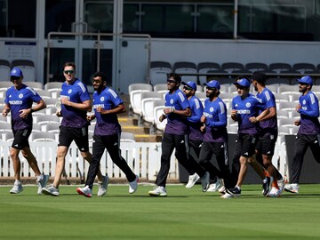 IND vs ENG: লর্ডসে ভারতীয় দলে ডাক পেলেন নতুন পেসার! যার সুইংয়ে কাবু সকলেই, কোনও চমকের অপেক্ষা? IND vs ENG: লর্ডসে ভারতীয় দলে ডাক পেলেন নতুন পেসার! যার সুইংয়ে কাবু সকলেই, কোনও চমকের অপেক্ষা?
