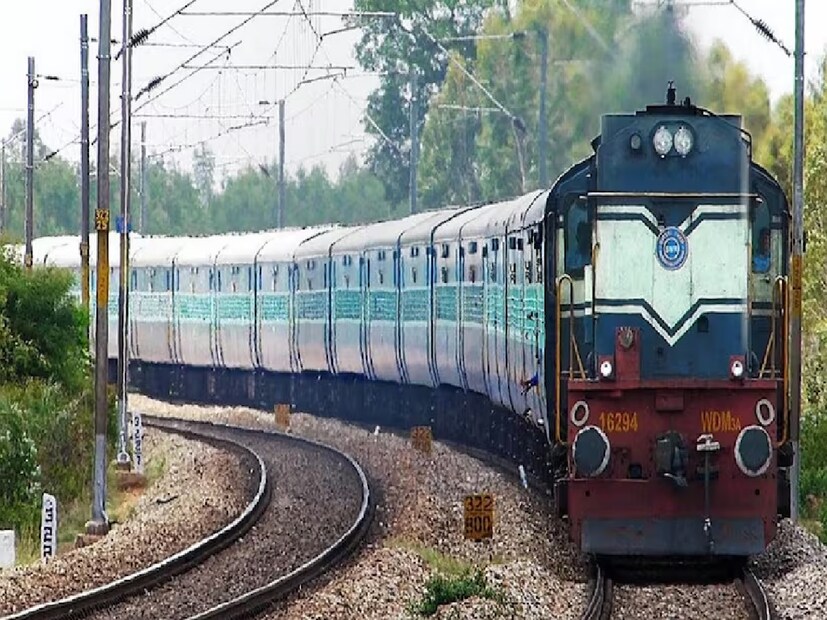 আমরা যারা রেলে যাতায়াত করি তারা সকলেই বিভিন্ন রঙের রেলের বগি দেখেছি। লাল, নীল, সবুজ, বাদামি বিভিন্ন রঙের বগি দেখা যায়। কিন্তু বগির রং আলাদা হয় কেন, কী সুবিধা রয়েছে এতে তা আমরা অনেকেই জানিনা।