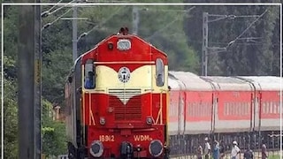 ভারতীয় রেলকে দেশবাসীর লাইফ লাইন বলা হয়ে থাকে। ভারতীয় রেল বিশ্বের চতুর্থ বৃহত্তম রেল নেটওয়ার্ক। দেশের বিভিন্ন প্রান্তে বিস্তৃত ভারতীয় রেল। প্রতি দিন কোটি কোটি মানুষের যাতায়াতের একমাত্র মাধ্যম হিসেবে রেল পরিষেবা নিয়ে থাকেন। 