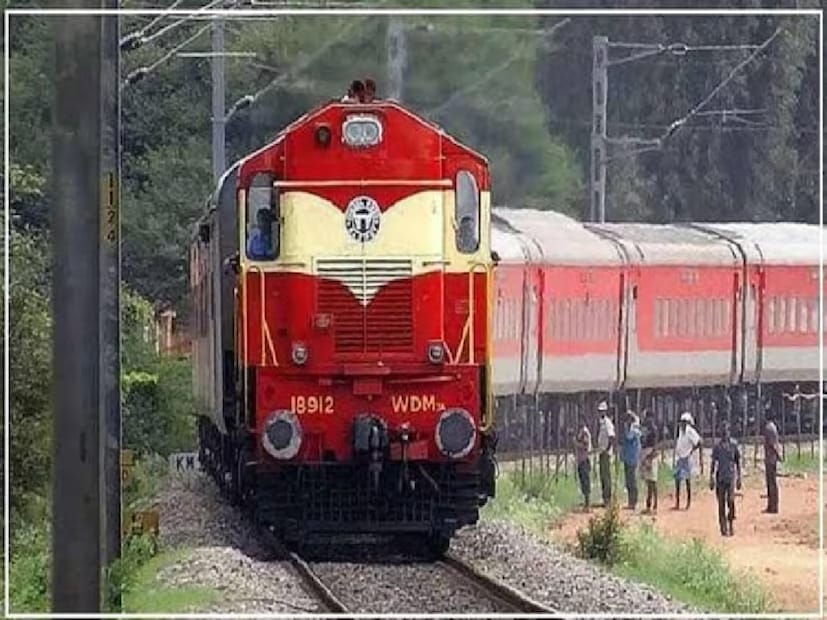 ভারতীয় রেলকে দেশবাসীর লাইফ লাইন বলা হয়ে থাকে। ভারতীয় রেল বিশ্বের চতুর্থ বৃহত্তম রেল নেটওয়ার্ক। দেশের বিভিন্ন প্রান্তে বিস্তৃত ভারতীয় রেল। প্রতি দিন কোটি কোটি মানুষের যাতায়াতের একমাত্র মাধ্যম হিসেবে রেল পরিষেবা নিয়ে থাকেন। 