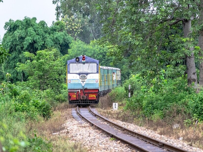  সাধারণভাবে, এক একটি ইঞ্জিনে ৪ হাজার থেকে ৮ হাজার হর্স পাওয়ার থাকে। সম্প্রতি ভারতীয় রেল ৯ হাজার হর্স পাওয়ারের ইঞ্জিন তৈরি করেছে। মূলত পাহাড়ি অঞ্চলে লম্বা রেক এবং মালগাড়ি টেনে নিয়ে যাওয়ার জন্য ব্যবহৃত হয়।