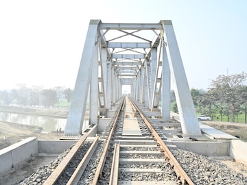 আরও একটি রেল পথের মানোন্নয়ন চলছে দ্রুত