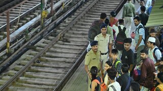 চাহিদা বুঝে বাড়তে চলেছে শিয়ালদহ ডিভিশনে বেশ কিছু সেকশনে ট্রেনের সংখ্যা (Representative Image)