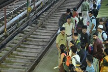 Indian Railways Viral News: 'আঙ্কল জি ব্যাগটা খুলুন', GRP-র কথায় যাত্রী বলল, 'চাবি হারিয়ে ফেলেছি', এল চাবিওয়ালা,ব্যাগ থেকে যা বার হল, গোটা স্টেশনে তোলপাড়