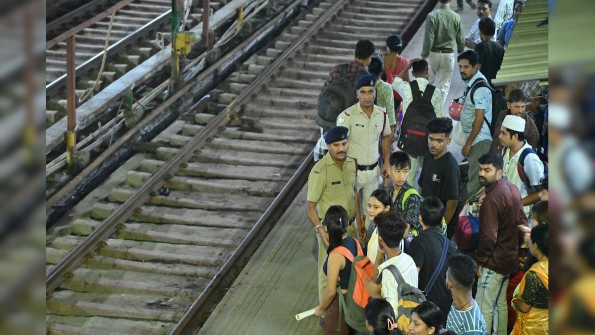 Indian Railways: যাত্রীদের জন্য সুখবর ! চাহিদা বুঝে বাড়তে চলেছে শিয়ালদহ ডিভিশনে বেশ কিছু সেকশনে ট্রেনের সংখ্যা